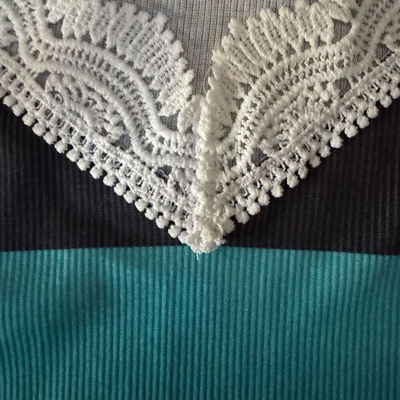 NWT (2X) Striped ribbed long sleeve top with lace accent v-neck teal/gray - Picture 3 of 7